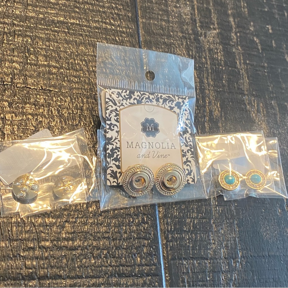 Original Magnolia and Vine Yellow Gold Mini Snap Earring Set with 4 Snaps